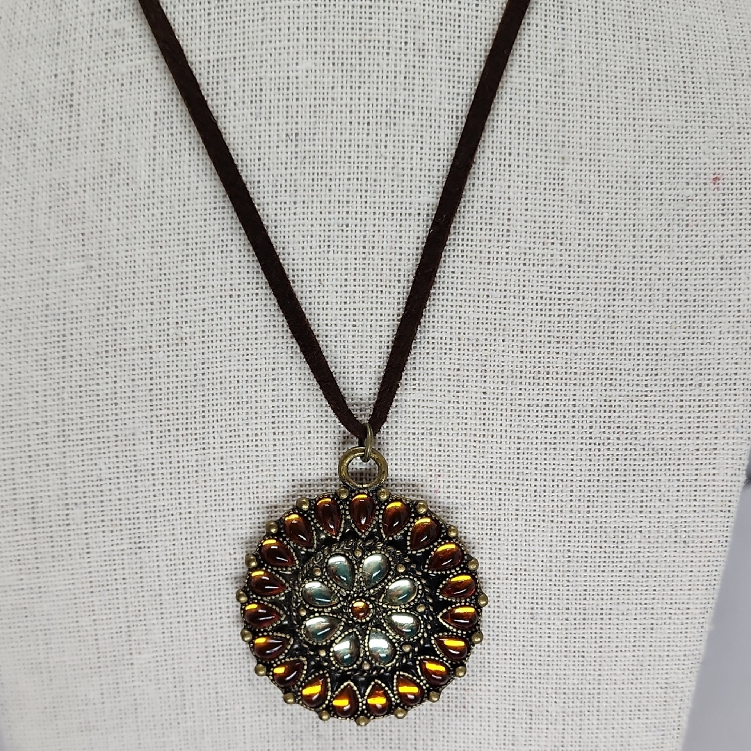 Robert Rose Elegant Brown Pendant Necklace 21$